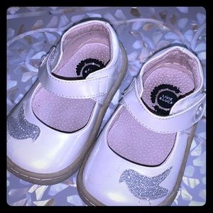 Livie & Luca Girls shoes Pio Pio. EUC size 6